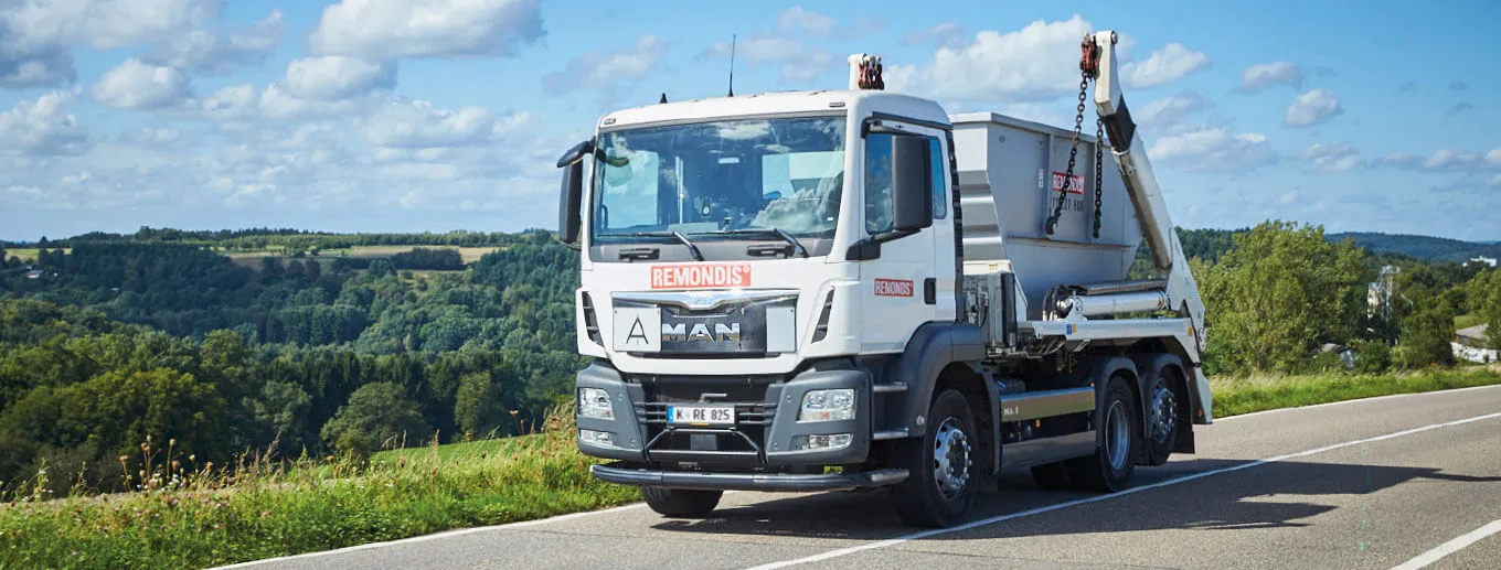 REMONDISFahrzeug mit Absetzcontainer